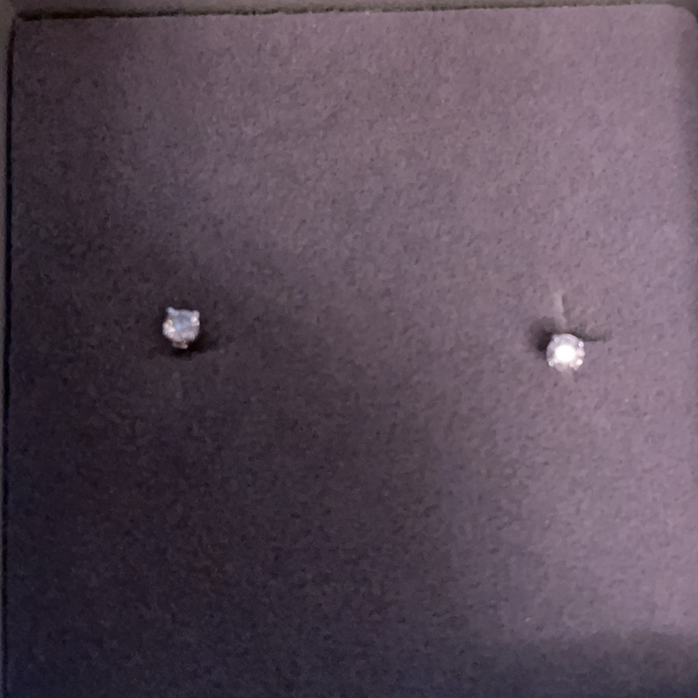 *real 0.10 ct. diamond stud earrings * never worn